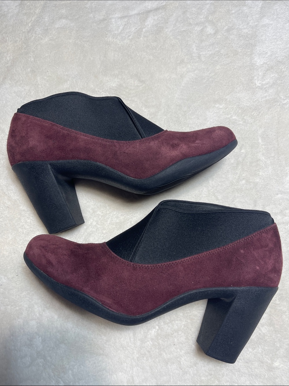 Clarks Burgundy Suede Mid Block Heel Slip-On Pumps Size 7.5